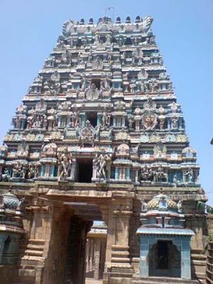Prananadeswarar Temple is located in the village of Thirumangalakudi